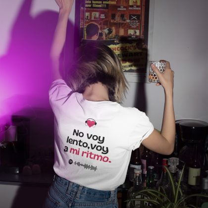 CAMISETA ALGODÓN ORGÁNICO "NO VOY LENTO, VOY A MI RITMO" CON CANCIÓN PERSONALIZABLE